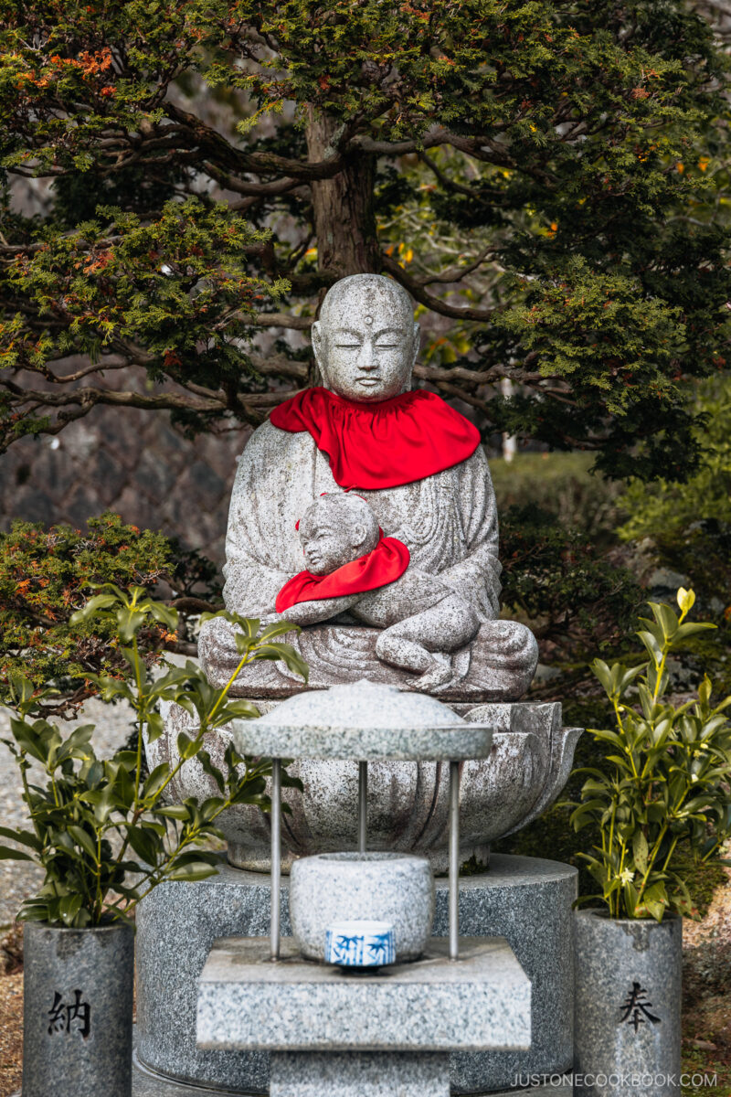 Stone buddha jizo