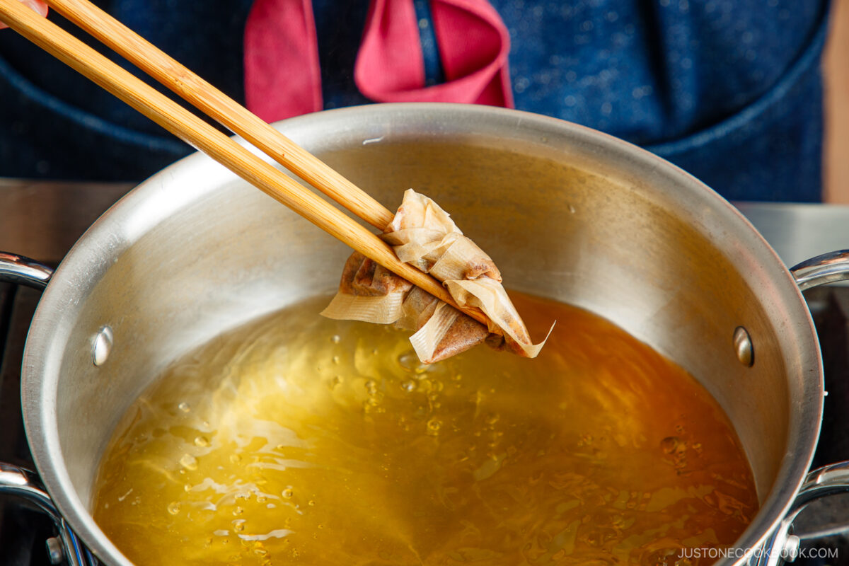 Discard the dashi packet.