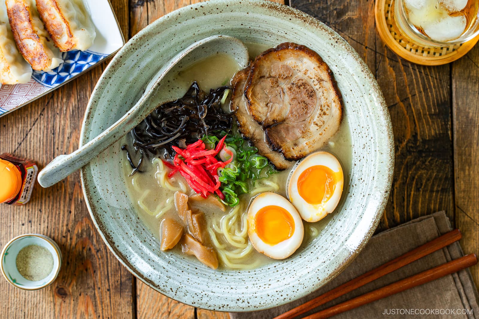 Easy Tonkotsu Ramen Recipe 豚骨ラーメン