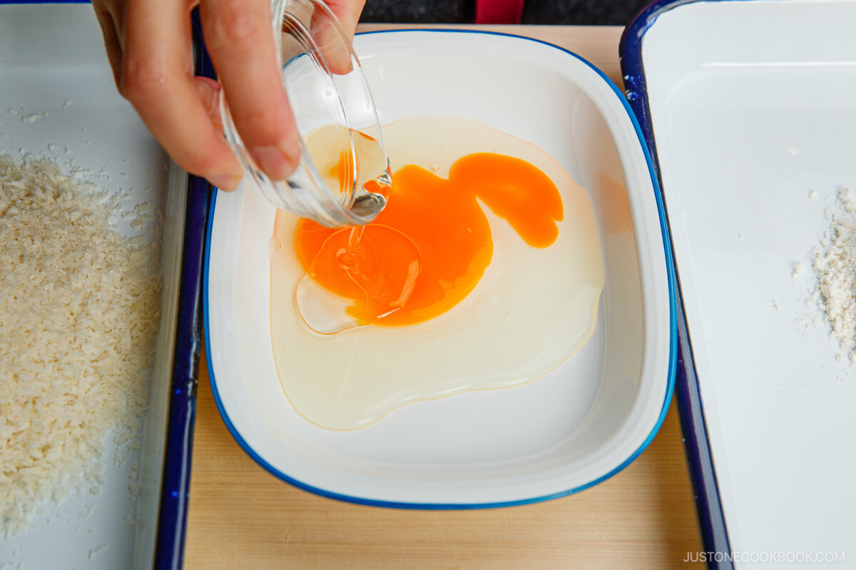 Mix oil and eggs.
